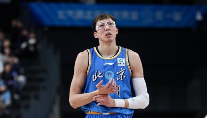 Baccara Gaming-周琦眼伤初步检查不像上赛季那么重 周一才有最终结果